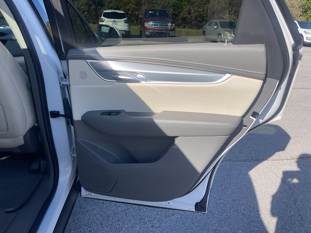 Used 2017 Cadillac XT5 Luxury w/ Driver Awareness Package FWD image 18
