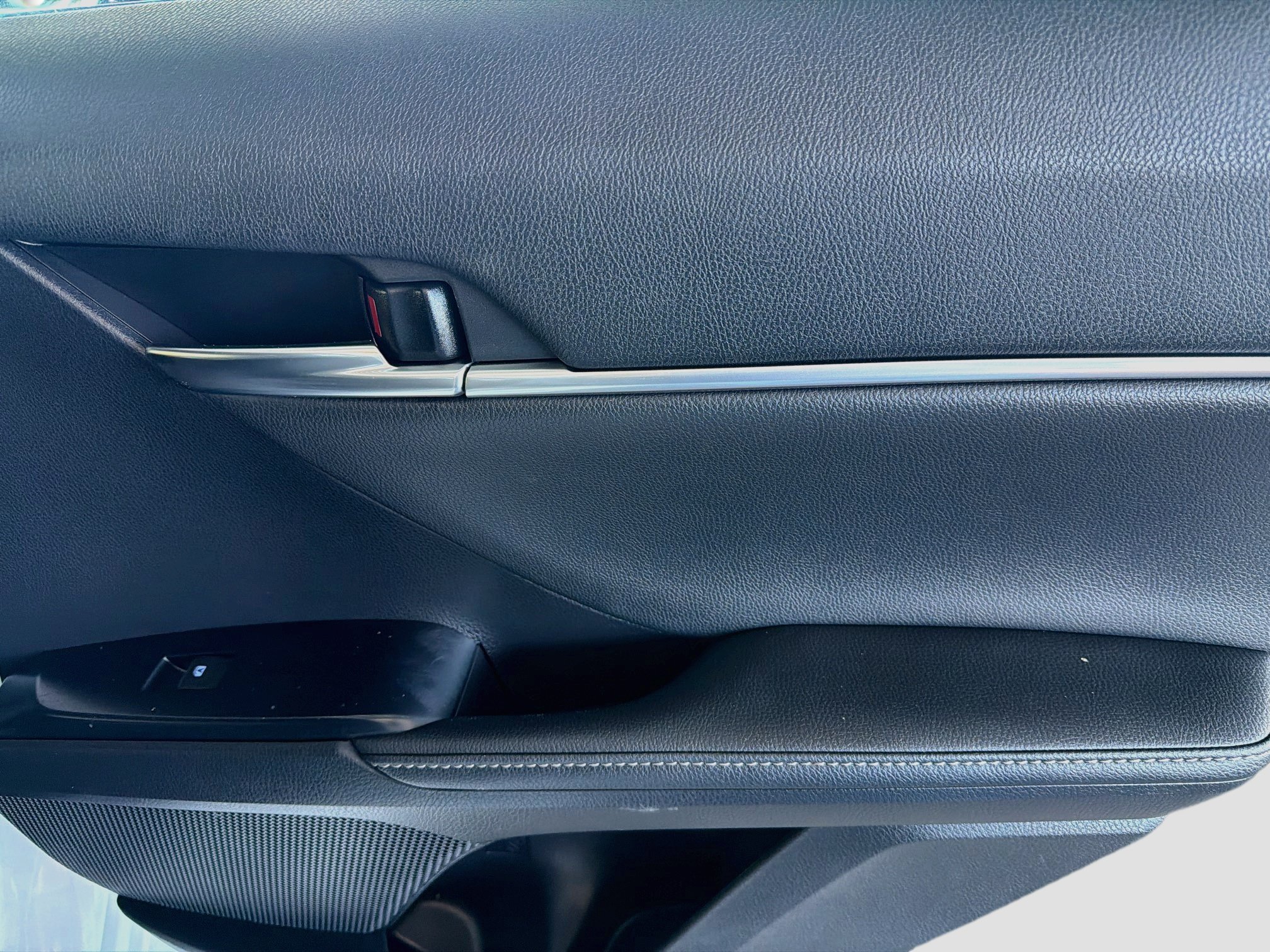 Used 2020 Toyota Camry XSE FWD image 29