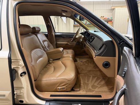 Used 1996 Lincoln Town Car Signature image 5