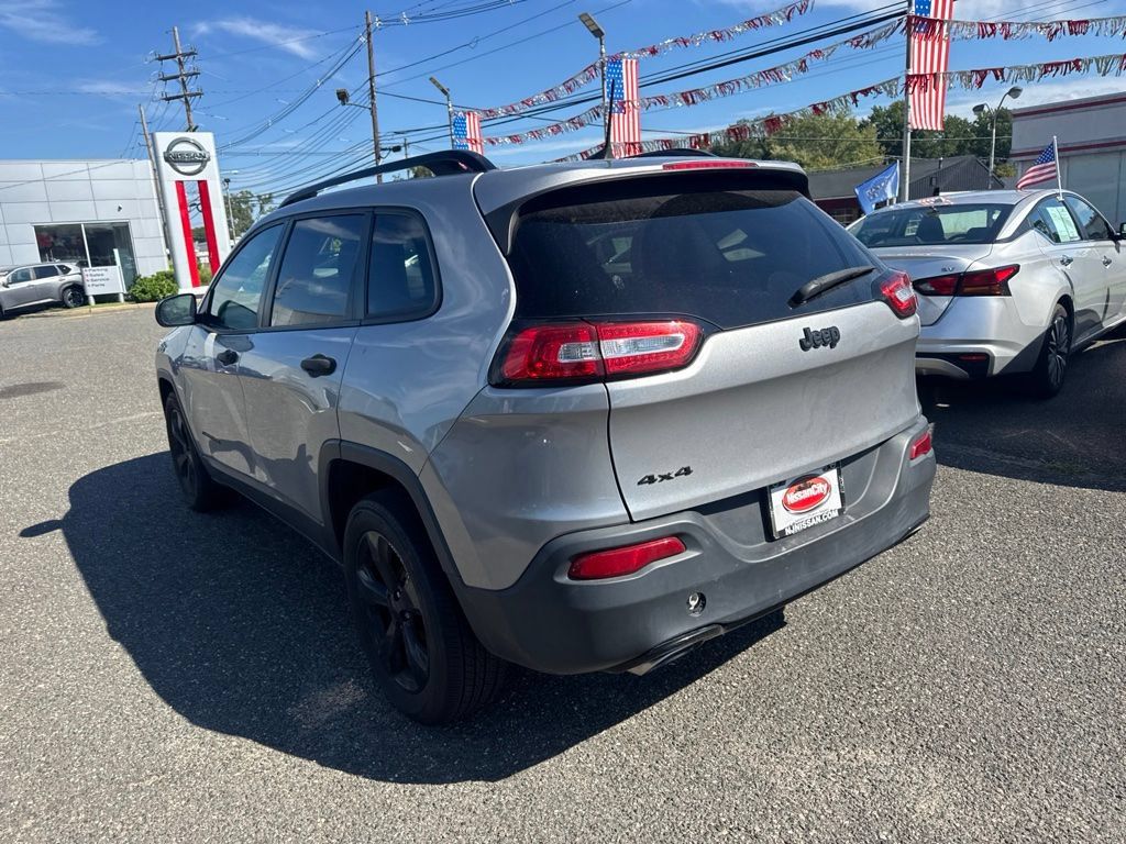 Used 2017 Jeep Cherokee Sport AWD/4WD image 4