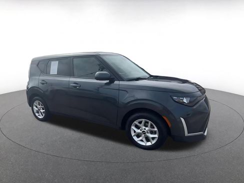 Used 2025 Kia Soul LX w/ LX Technology Package image 2