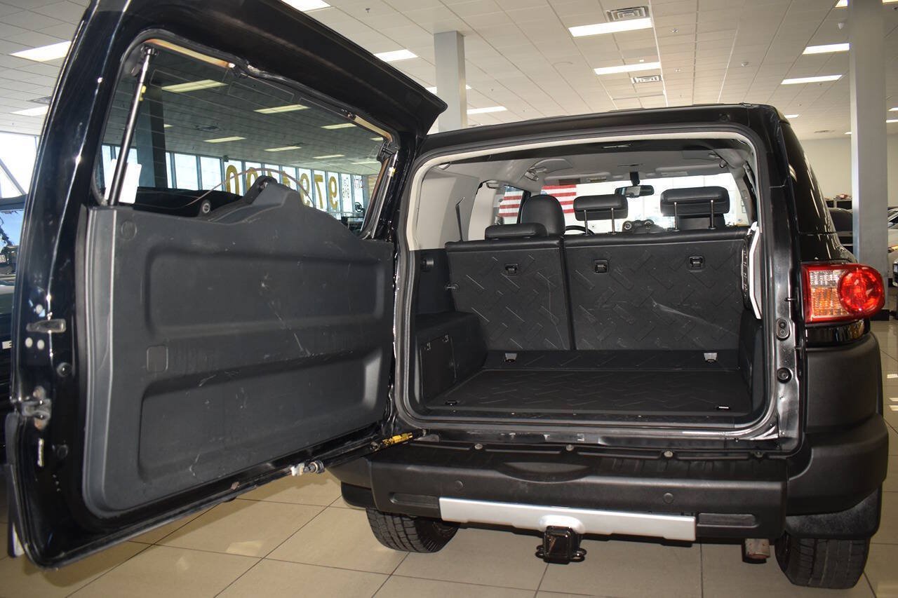 Used 2010 Toyota FJ Cruiser 4WD w/ Upgrade Pkg 2 image 7