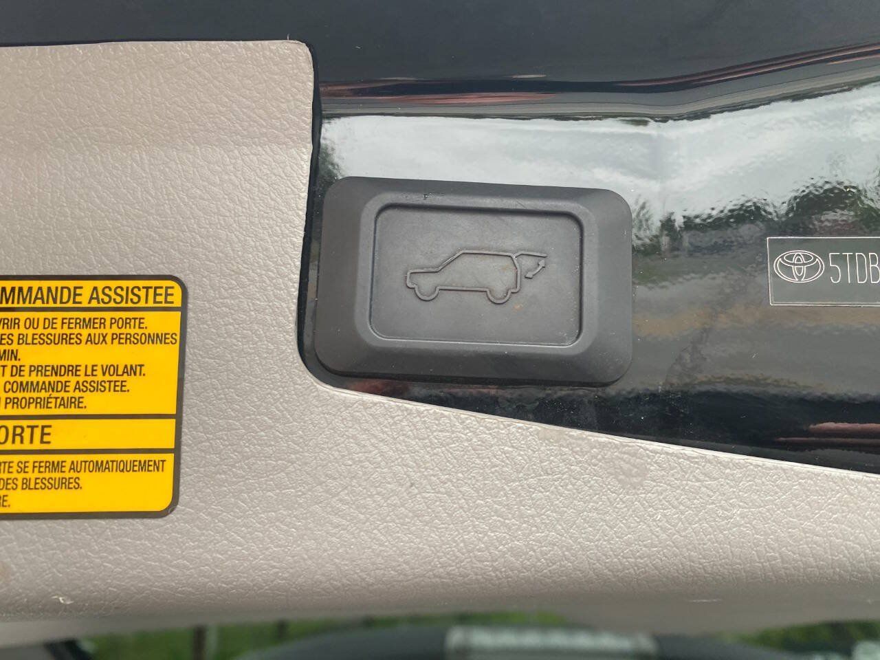 Used 2013 Toyota Highlander SE AWD/4WD image 28