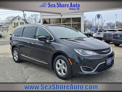Used 2017 Chrysler Pacifica Touring-L Plus image 1