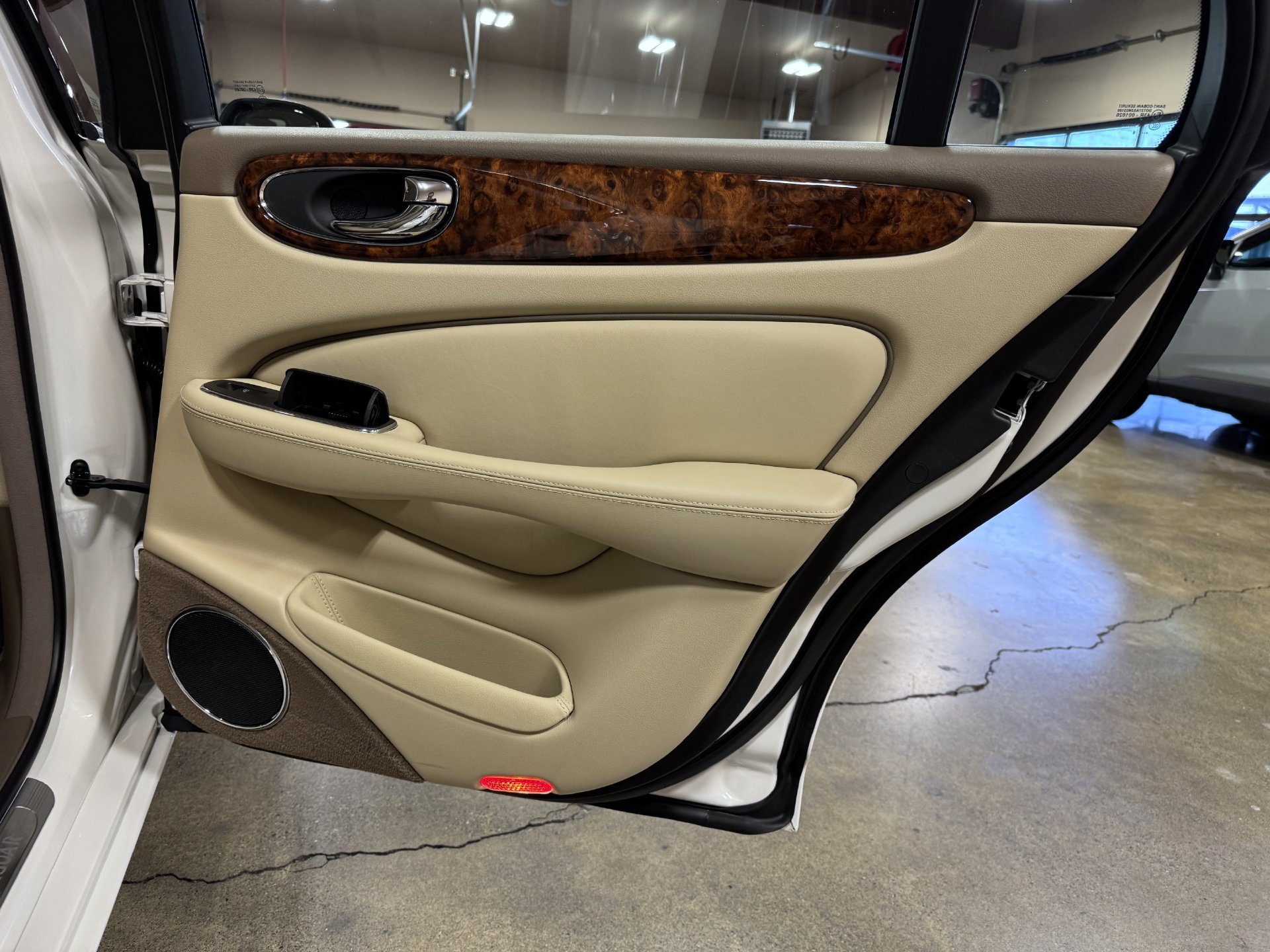 Used 2007 Jaguar XJ8 RWD image 69