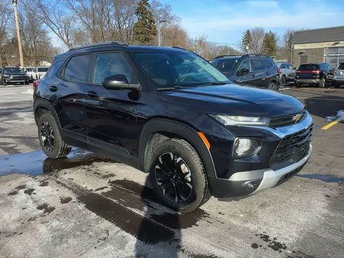 Used 2021 Chevrolet TrailBlazer LT w/ Convenience Package image 2