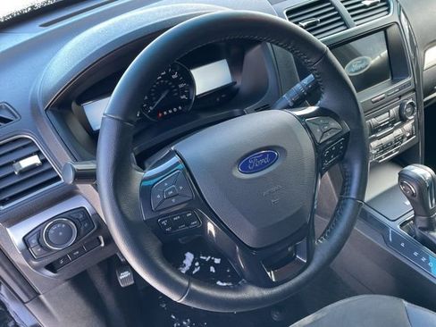 Used 2018 Ford Explorer XLT w/ Equipment Group 202A AWD/4WD image 7