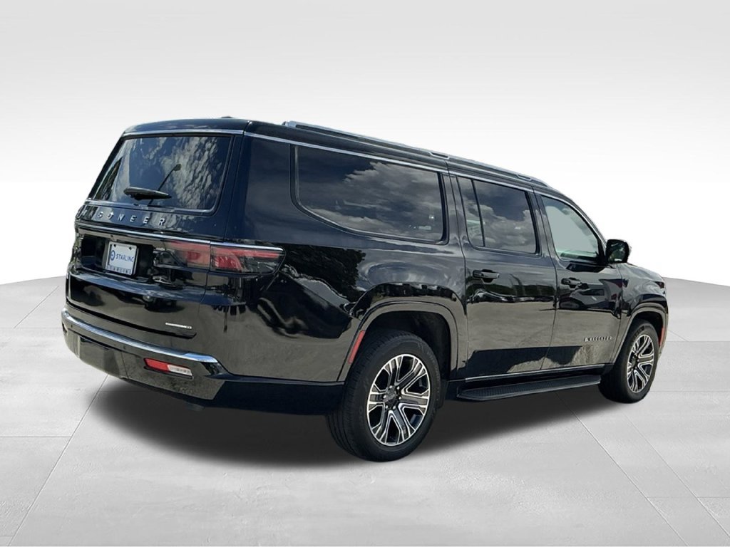 Used 2024 Jeep Wagoneer L Series II RWD image 8