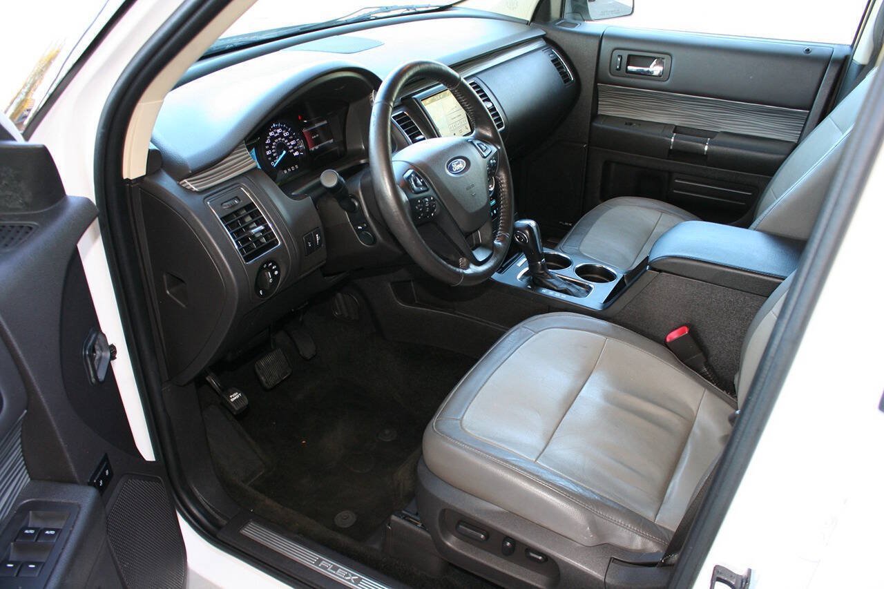 Used 2016 Ford Flex Limited w/ Equipment Group 301A FWD image 12