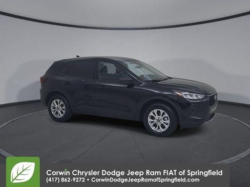 Used 2025 Ford Escape Active AWD/4WD image 2