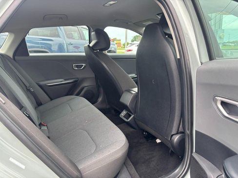 Used 2025 Kia K4 FWD image 12