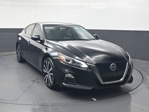 Used 2021 Nissan Altima 2.5 SR w/ SR Premium Package FWD image 2