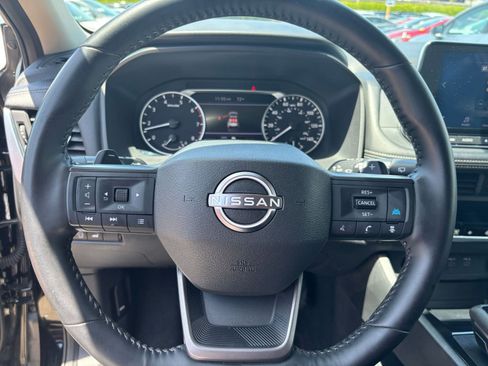 Used 2025 Nissan Rogue SV AWD/4WD image 30