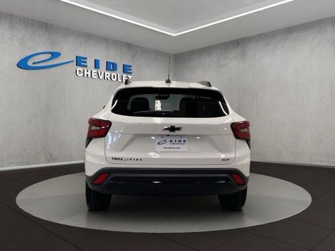 New 2026 Chevrolet Trax RS image 4