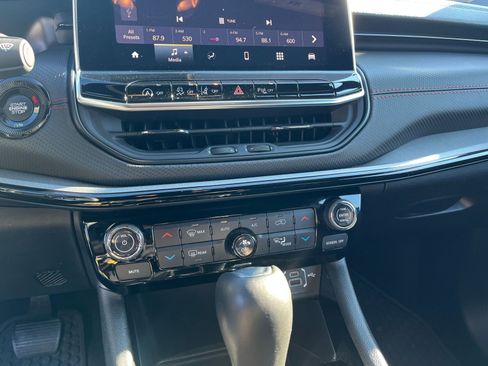 Used 2025 Jeep Compass Trailhawk image 18