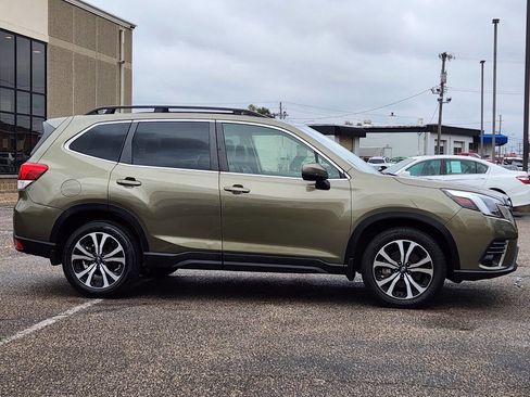 Used 2022 Subaru Forester Limited w/ Popular Package #3 image 11