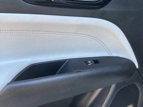 Used 2024 Jeep Compass Limited image 15