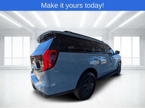 Used 2025 Ford Expedition Tremor image 2