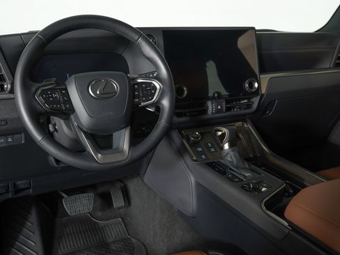 Used 2025 Lexus GX 550 w/ Cold Area Package AWD/4WD image 17