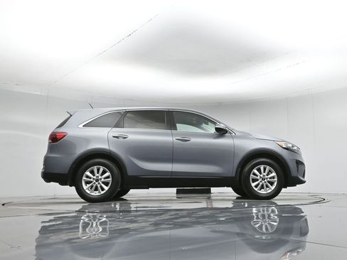 Used 2020 Kia Sorento LX image 48