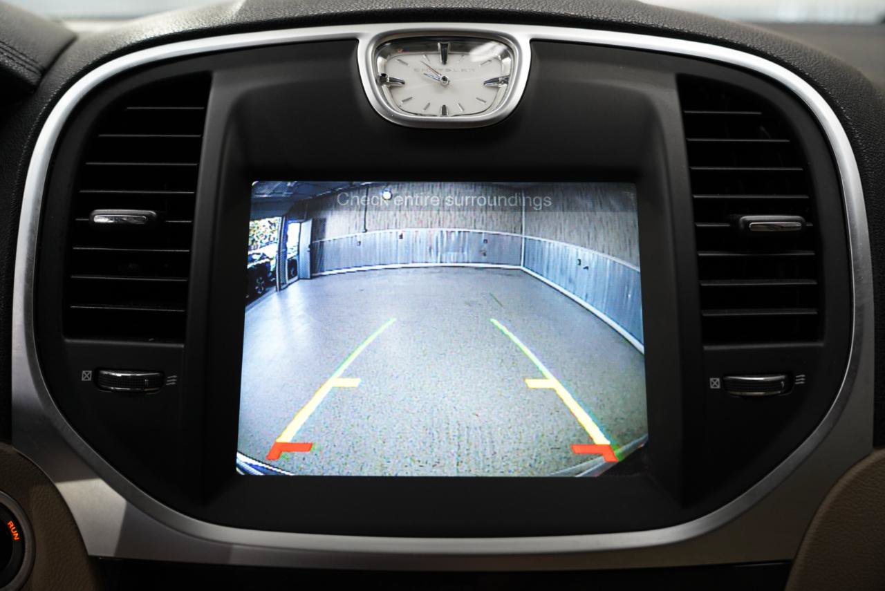 Used 2011 Chrysler 300 Limited RWD image 18