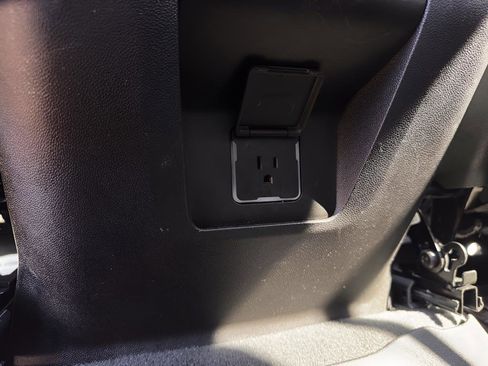 Used 2021 Chevrolet Tahoe Premier w/ Premium Package image 27