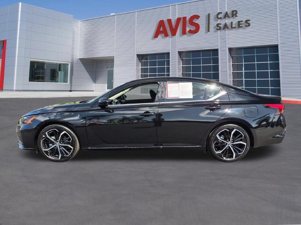 Used 2025 Nissan Altima 2.5 SR FWD image 10