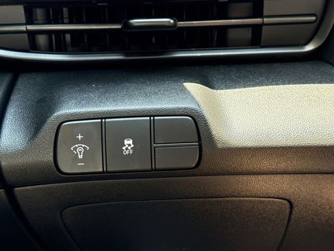 Used 2025 Hyundai Elantra Sport image 19