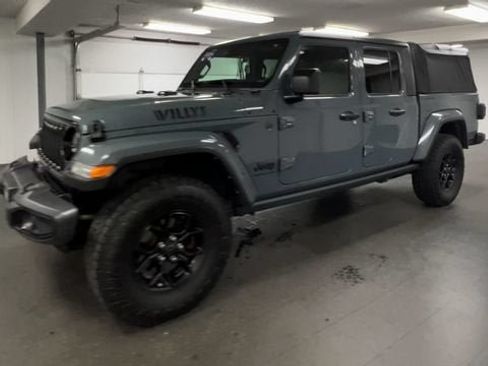 Used 2024 Jeep Gladiator Sport AWD/4WD image 4