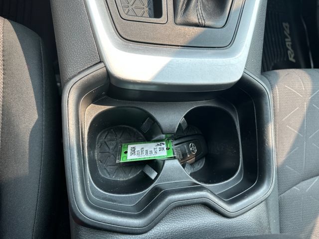 Used 2019 Toyota RAV4 XLE w/ Convenience Package AWD/4WD image 18