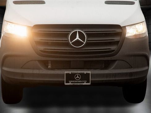 Used 2025 Mercedes-Benz Sprinter 2500 image 12