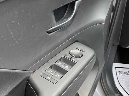 Used 2025 Hyundai Kona SEL FWD image 11