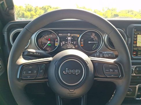 Used 2023 Jeep Wrangler Unlimited w/ Sun & Screen Package AWD/4WD image 16