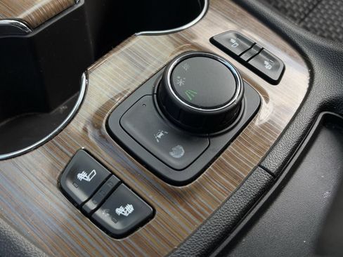 Used 2023 GMC Acadia SLE w/ Driver Convenience Package image 20