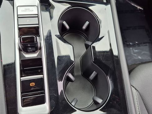 Used 2025 Volkswagen Atlas SE FWD image 23