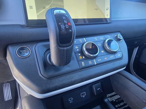 Used 2023 Land Rover Defender 130 X-Dynamic SE image 18