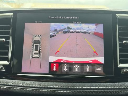Used 2024 Chrysler Pacifica Limited FWD image 46