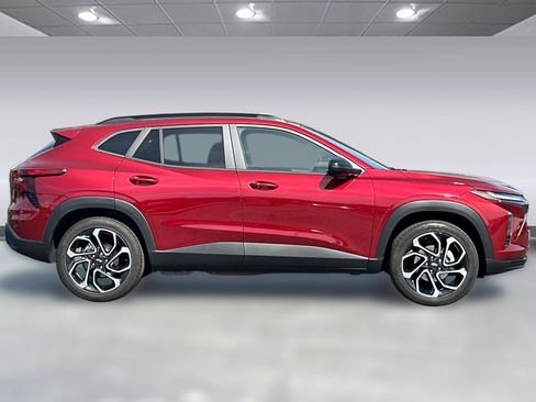 Used 2025 Chevrolet Trax RS w/ Sunroof Package image 7