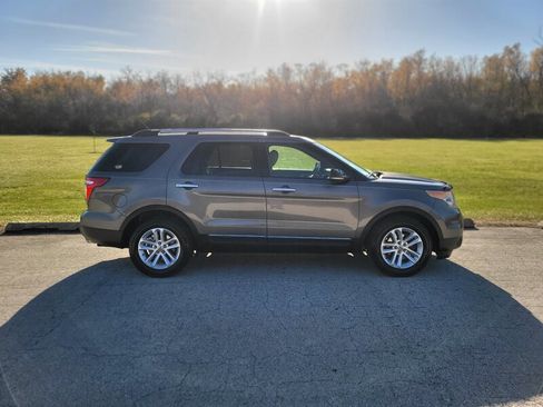 Used 2011 Ford Explorer XLT image 6