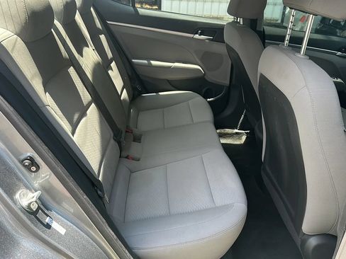Used 2019 Hyundai Elantra SE FWD image 19