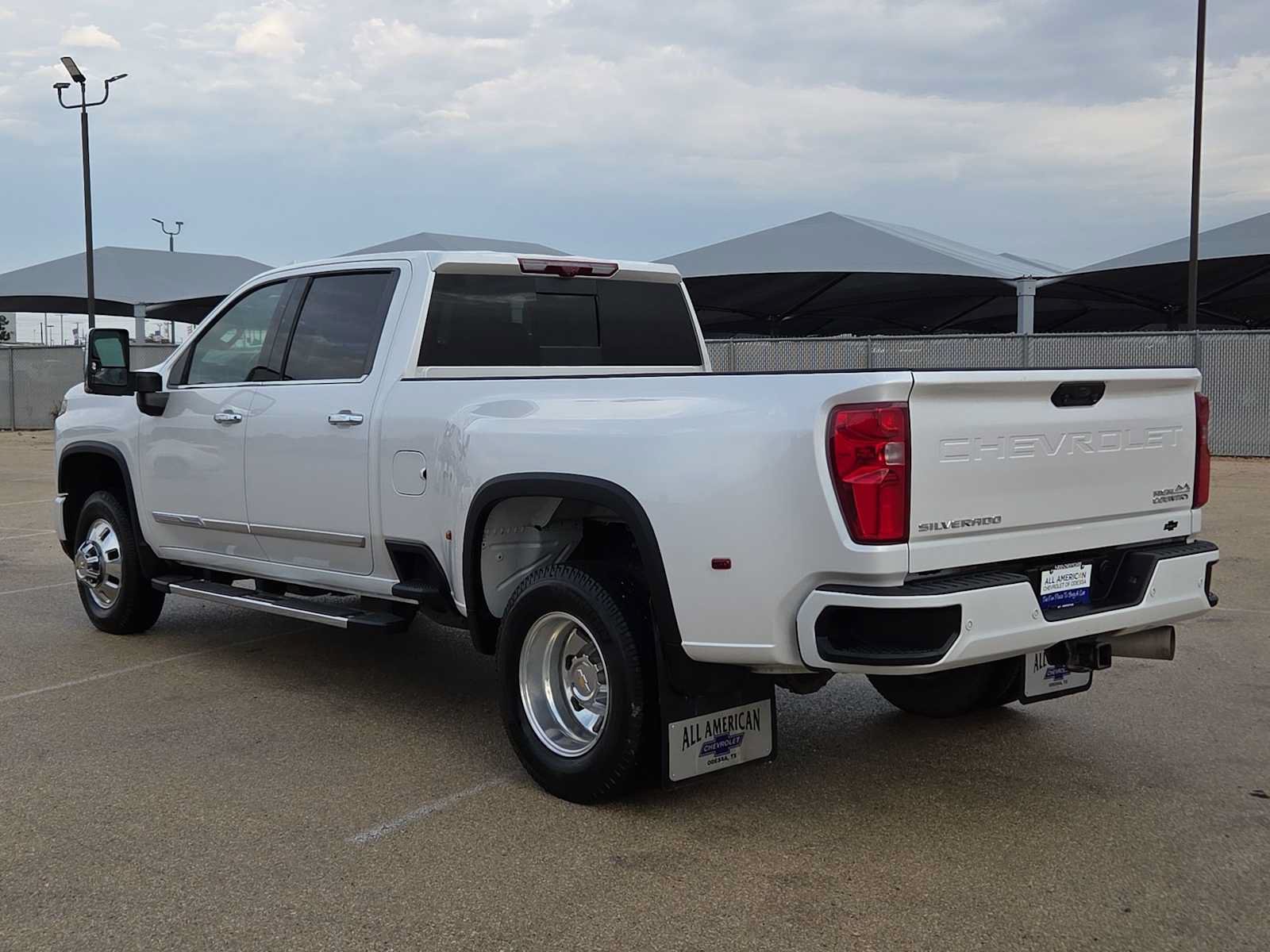 Used 2025 Chevrolet Silverado 3500 High Country w/ Technology Package AWD/4WD image 6
