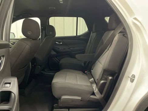 Used 2023 Chevrolet Traverse LT image 11