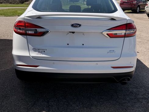 Used 2019 Ford Fusion SE w/ Equipment Group 151A FWD image 5