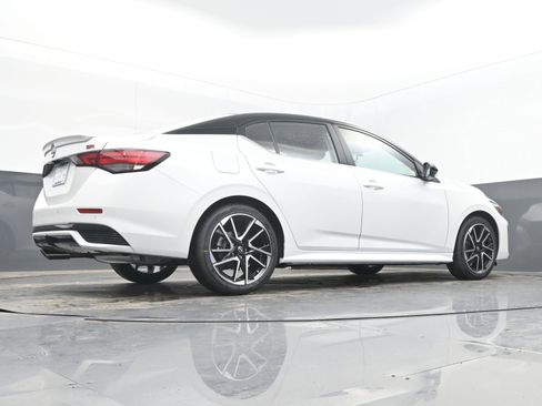 New 2025 Nissan Sentra SR w/ SR Premium Package image 28