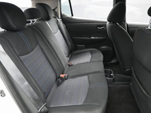 Used 2023 Nissan Leaf S image 32