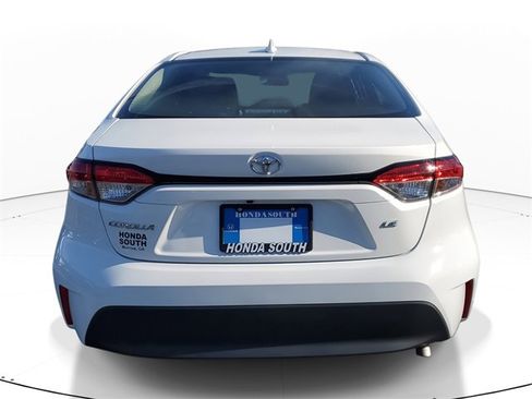 Used 2025 Toyota Corolla LE image 5