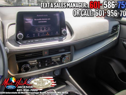Used 2024 Nissan Rogue S AWD/4WD image 15