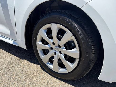 Used 2025 Toyota Corolla LE FWD image 28