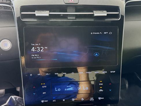 Used 2024 Hyundai Santa Cruz Night AWD/4WD image 18