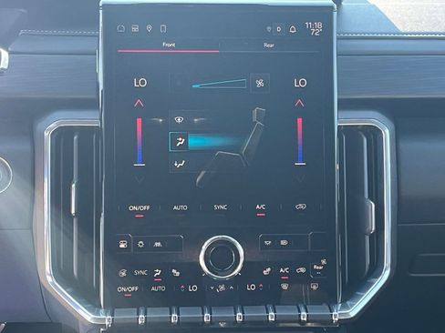 Used 2025 GMC Acadia Elevation image 23